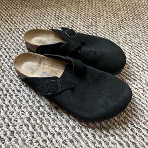 Black Boston Birkenstocks size 40!
